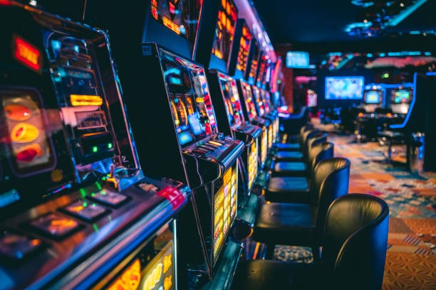 liga89 platform offering football betting, live-dealer tables, and slot games